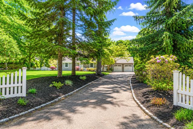 30 Landing Meadow Road, Smithtown, NY 11787