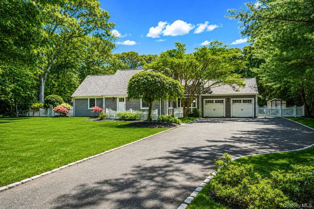 30 Landing Meadow Road, Smithtown, NY 11787