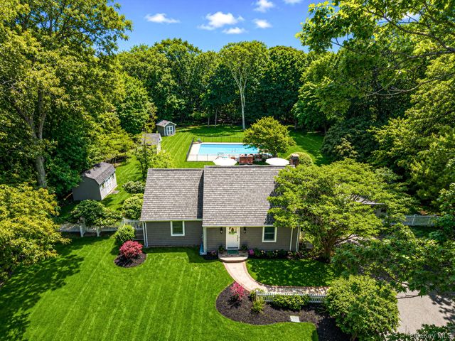 30 Landing Meadow Road, Smithtown, NY 11787