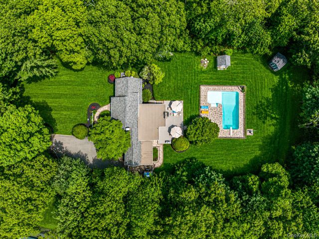 30 Landing Meadow Road, Smithtown, NY 11787