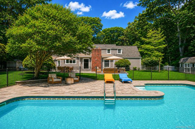 30 Landing Meadow Road, Smithtown, NY 11787