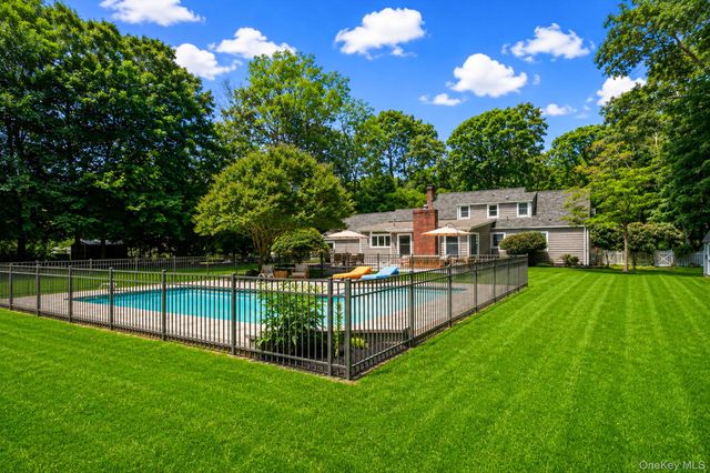 30 Landing Meadow Road, Smithtown, NY 11787