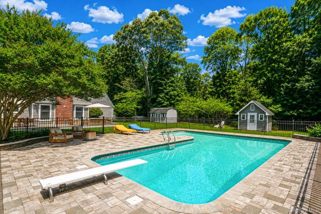 30 Landing Meadow Road, Smithtown, NY 11787