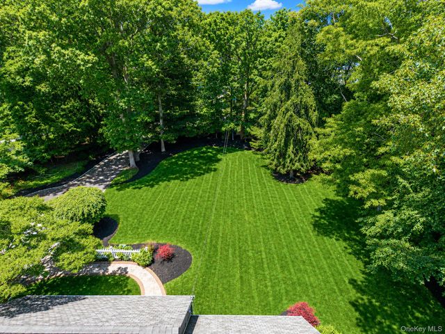 30 Landing Meadow Road, Smithtown, NY 11787