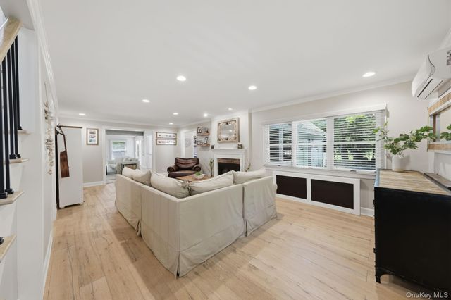 30 Landing Meadow Road, Smithtown, NY 11787