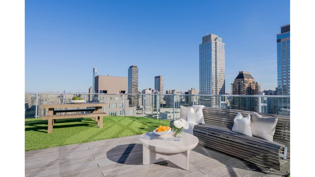 555 W 59TH Street PHC, New York City, NY 10019