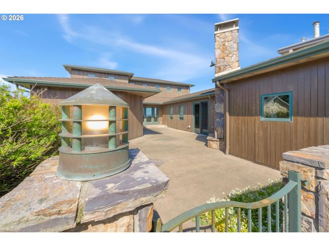 1950 BEACH LOOP Dr Sw, Bandon, OR 97411