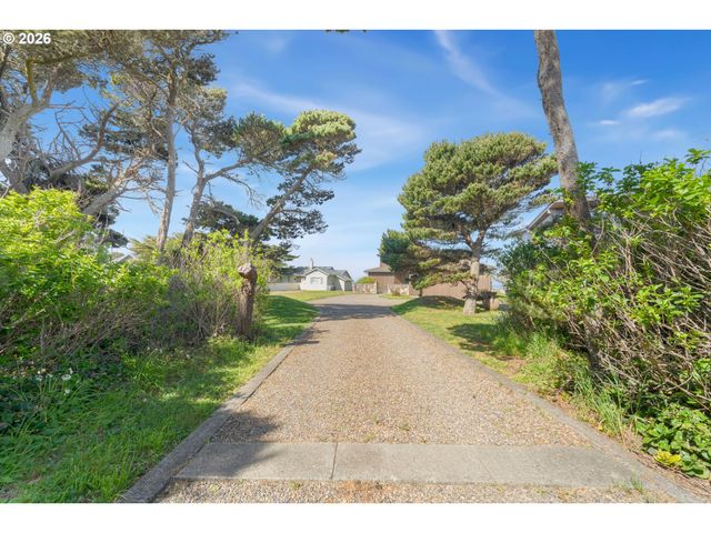 1950 BEACH LOOP Dr Sw, Bandon, OR 97411