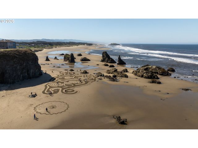 1950 BEACH LOOP Dr Sw, Bandon, OR 97411
