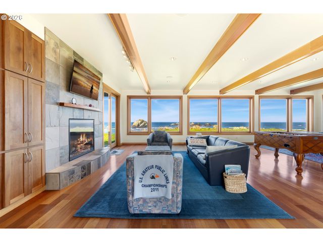 1950 BEACH LOOP Dr Sw, Bandon, OR 97411