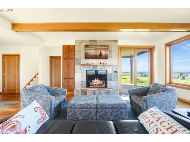 1950 BEACH LOOP Dr Sw, Bandon, OR 97411