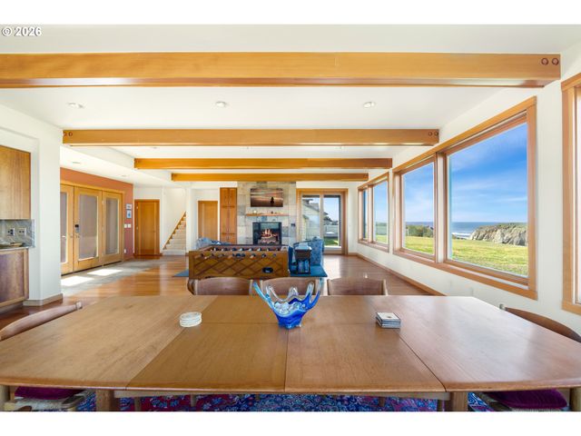 1950 BEACH LOOP Dr Sw, Bandon, OR 97411