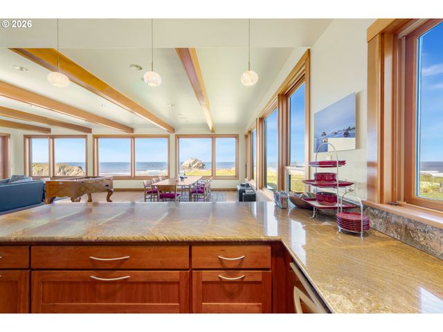 1950 BEACH LOOP Dr Sw, Bandon, OR 97411