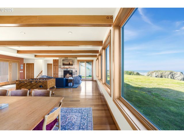 1950 BEACH LOOP Dr Sw, Bandon, OR 97411