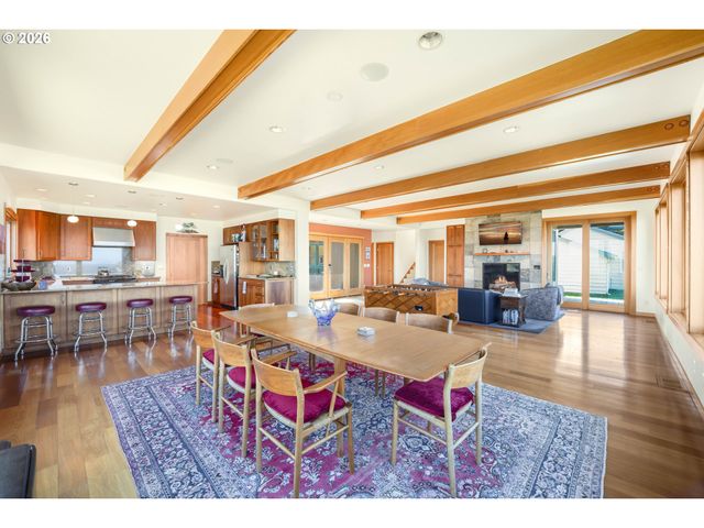 1950 BEACH LOOP Dr Sw, Bandon, OR 97411