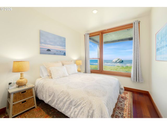 1950 BEACH LOOP Dr Sw, Bandon, OR 97411