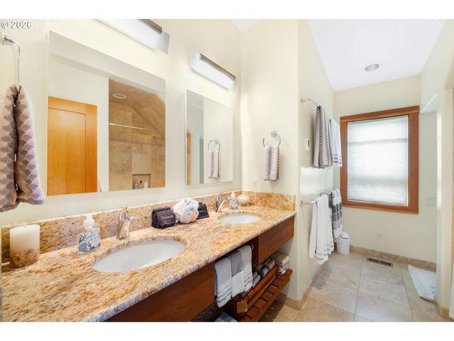 1950 BEACH LOOP Dr Sw, Bandon, OR 97411