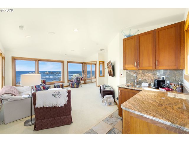 1950 BEACH LOOP Dr Sw, Bandon, OR 97411