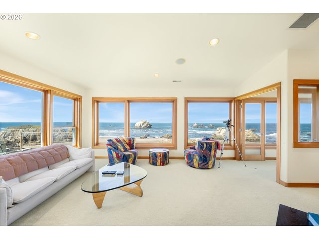 1950 BEACH LOOP Dr Sw, Bandon, OR 97411