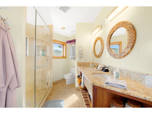1950 BEACH LOOP Dr Sw, Bandon, OR 97411