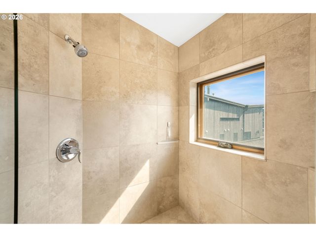 1950 BEACH LOOP Dr Sw, Bandon, OR 97411