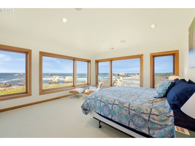 1950 BEACH LOOP Dr Sw, Bandon, OR 97411