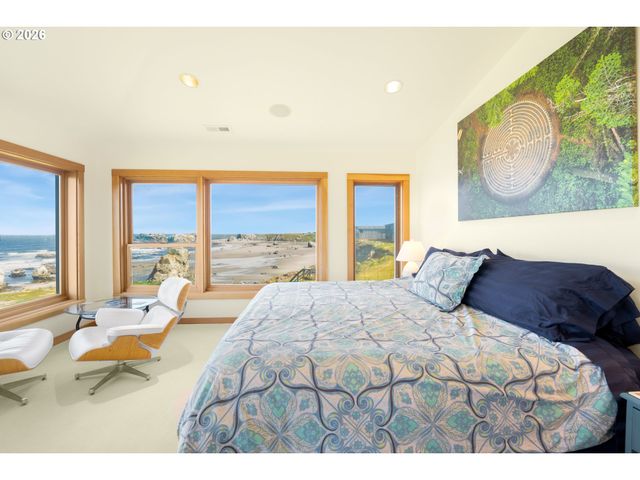 1950 BEACH LOOP Dr Sw, Bandon, OR 97411