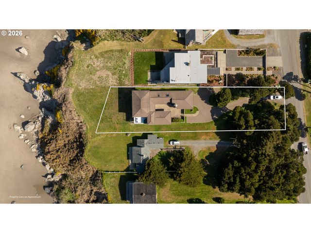 1950 BEACH LOOP Dr Sw, Bandon, OR 97411