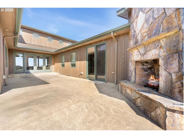 1950 BEACH LOOP Dr Sw, Bandon, OR 97411
