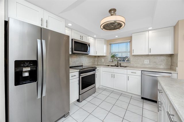 4650 COVE CIRCLE 409, St Petersburg, FL 33708