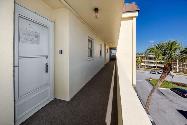 4650 COVE CIRCLE 409, St Petersburg, FL 33708