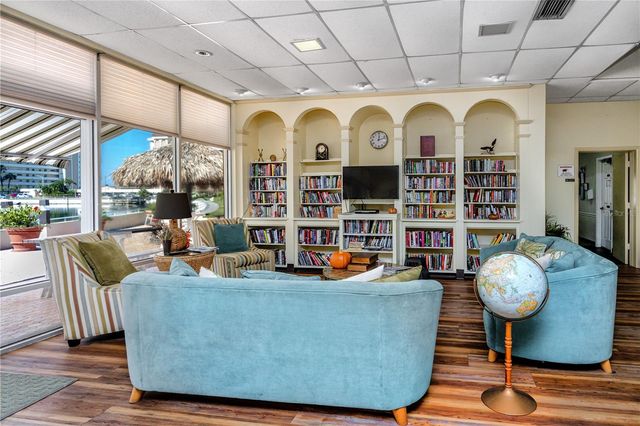 4650 COVE CIRCLE 409, St Petersburg, FL 33708