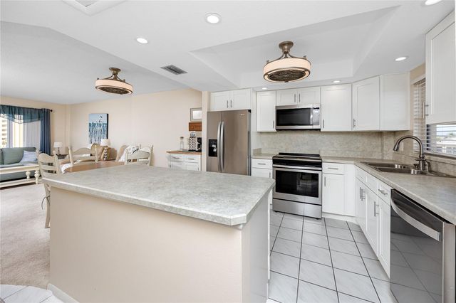 4650 COVE CIRCLE 409, St Petersburg, FL 33708