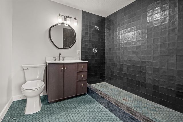 1043 Krumroy Road, Akron, OH 44306