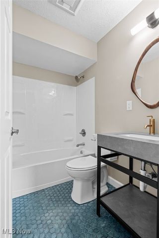 1043 Krumroy Road, Akron, OH 44306