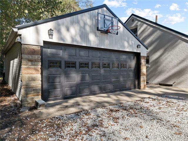 1043 Krumroy Road, Akron, OH 44306