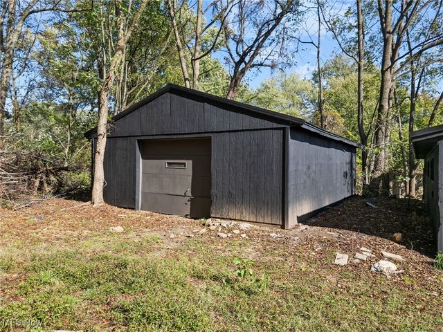 1043 Krumroy Road, Akron, OH 44306