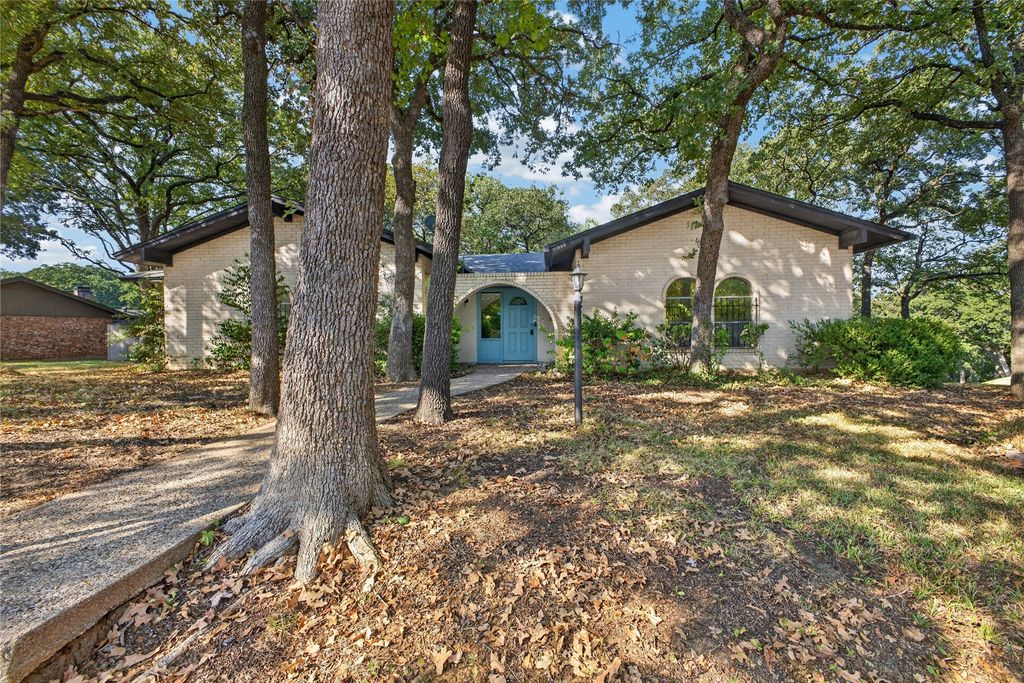 908 Chestnut Drive, Arlington, TX 76012 — exterior