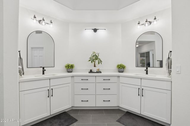 1983 E PALOMINO Drive, Tempe, AZ 85284