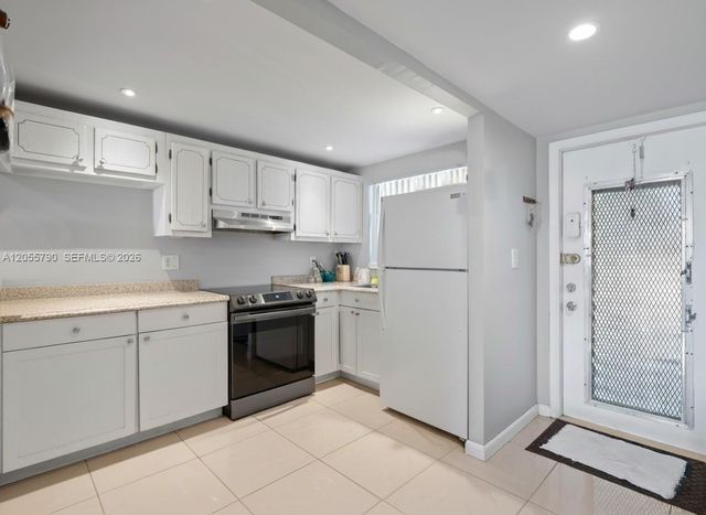 8600 Sunrise Lakes Boulevard 201, Sunrise, FL 33322
