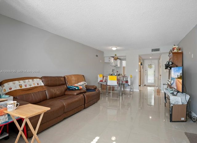 8600 Sunrise Lakes Boulevard 201, Sunrise, FL 33322