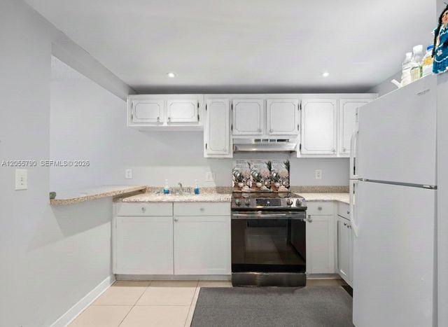 8600 Sunrise Lakes Boulevard 201, Sunrise, FL 33322