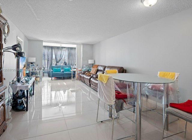 8600 Sunrise Lakes Boulevard 201, Sunrise, FL 33322