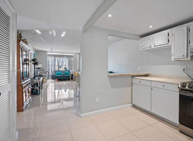 8600 Sunrise Lakes Boulevard 201, Sunrise, FL 33322
