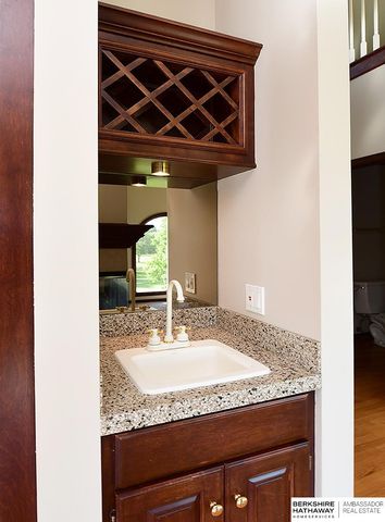 710 Bailey Drive, Papillion, NE 68046