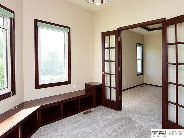 710 Bailey Drive, Papillion, NE 68046