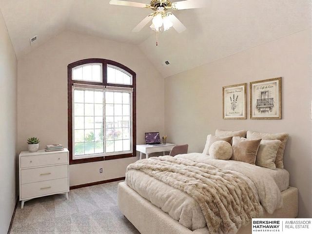 710 Bailey Drive, Papillion, NE 68046