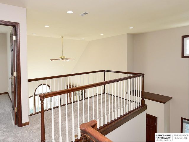 710 Bailey Drive, Papillion, NE 68046