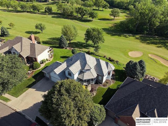 710 Bailey Drive, Papillion, NE 68046