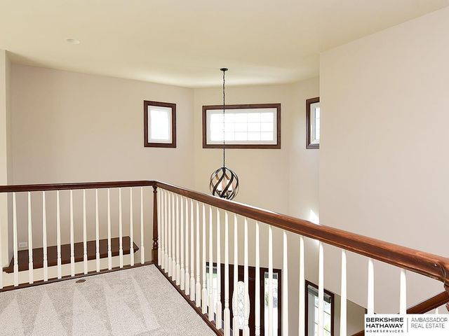 710 Bailey Drive, Papillion, NE 68046